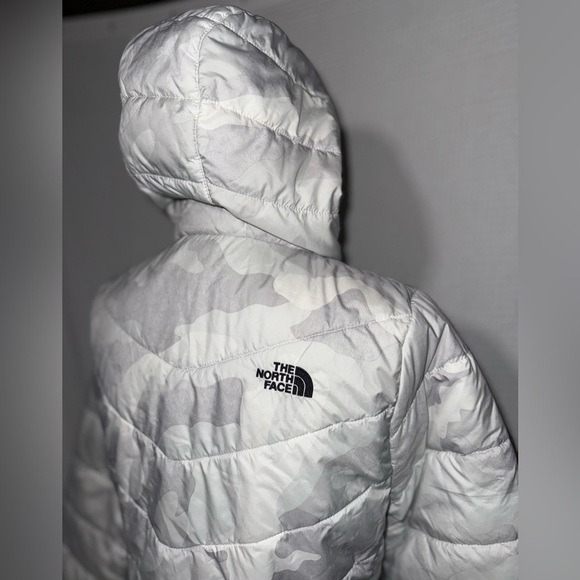 The North Face Women's Puffer Jacket - - Picture 9 of 15